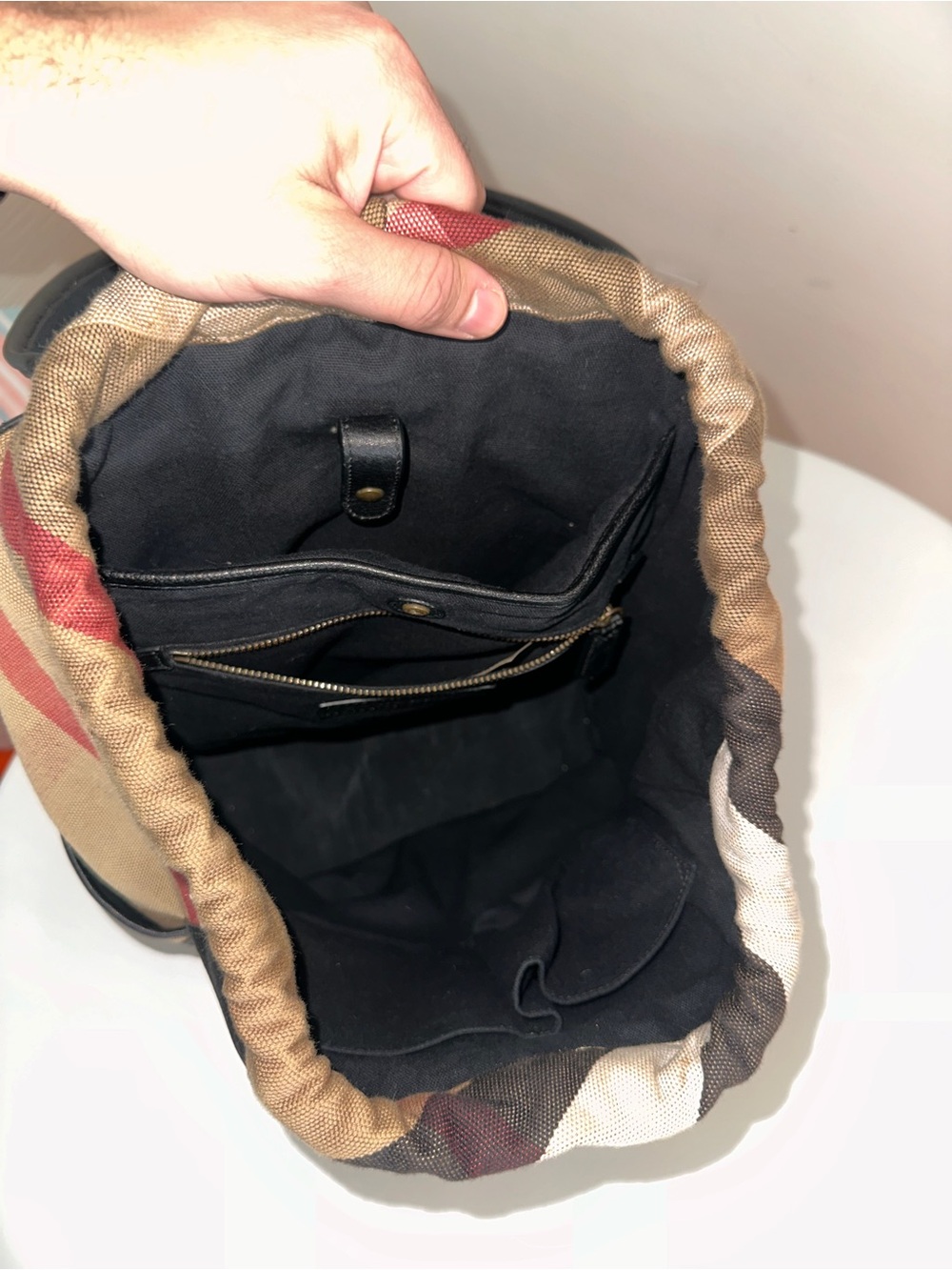 Burberry Men's Black Leather Backpack - Picture 7 of 8